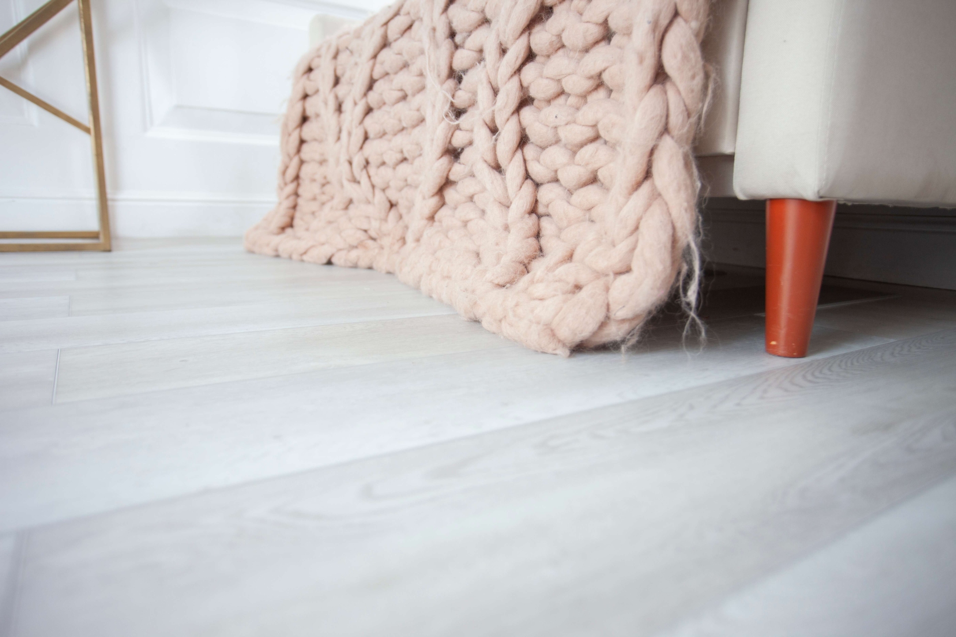 Усовершенствованная кварц-виниловая плитка «Damy Floor» Дуб Зимний (1227*187*2,5 мм) — купить в Саратове